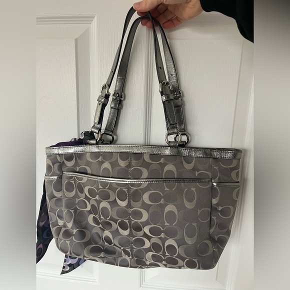 Classic Coach Purse - Picture 2 of 4